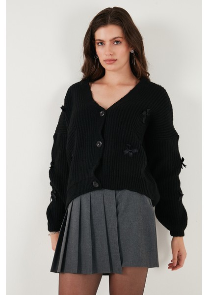 Oversize Fit V Yaka Fiyonk Detaylı Düğmeli Hırka Bayan Hırka 4615577