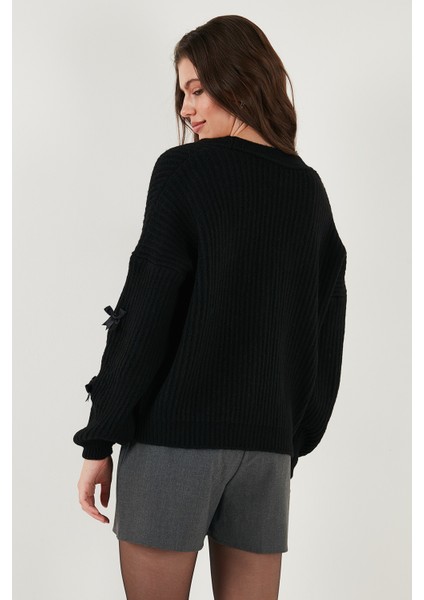 Oversize Fit V Yaka Fiyonk Detaylı Düğmeli Hırka Bayan Hırka 4615577