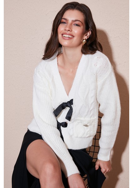 Premium Regular Fit V Yaka Fiyonk Bağlama Detaylı Örgü Desenli Triko Hırka Bayan Hırka 680KZ1947