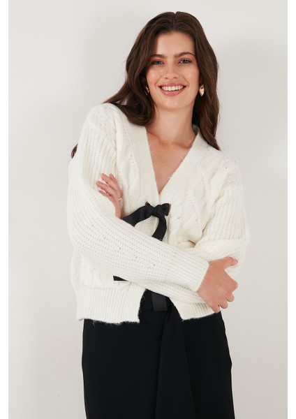 Premium Regular Fit V Yaka Fiyonk Bağlama Detaylı Örgü Desenli Triko Hırka Bayan Hırka 680KZ1947 fırsatları