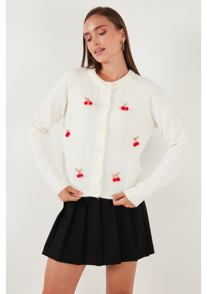 Premium Regular Fit Bisiklet Yaka Kiraz Süslemeli Hırka Bayan Hırka 6802939A modelleri