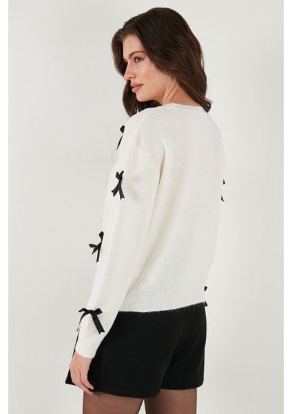 Premium Regular Fit Bisiklet Yaka Fiyonk Detaylı Triko Kazak Bayan Kazak 680KZ00155