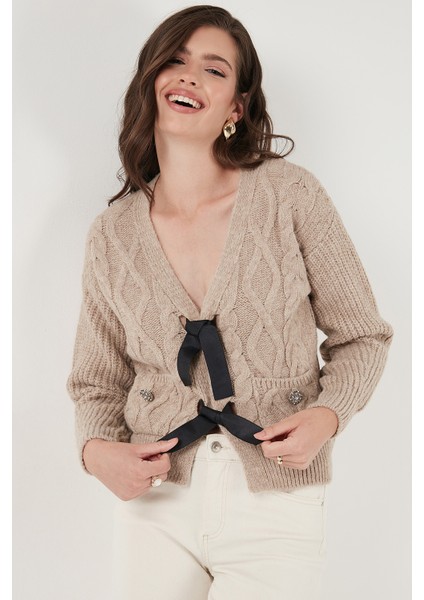 Premium Regular Fit V Yaka Fiyonk Bağlama Detaylı Örgü Desenli Triko Hırka Bayan Hırka 680KZ1947 indirimleri