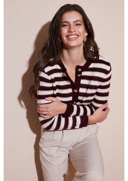 Çizgili Oversize Fit Bisiklet Yaka Düğmeli Crop Triko Hırka Bayan Hırka 4615567 fiyatları