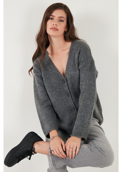 Regular Fit V Yaka Düğmeli Triko Hırka Bayan Hırka 4616229 modelleri