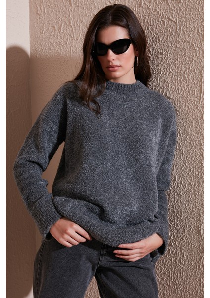 Regular Fit Dik Yaka Yumuşak Dokulu Triko Kazak Bayan Kazak 4616222 modelleri