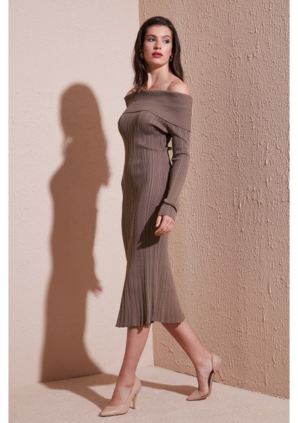 Premium Fitilli Carmen Yaka Slim Fit Midi Boy Triko Elbise Bayan Elbise 680EL00033 fiyatları