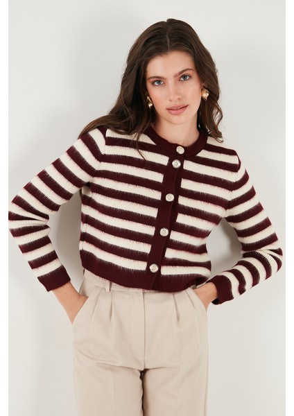 Çizgili Oversize Fit Bisiklet Yaka Düğmeli Crop Triko Hırka Bayan Hırka 4615567 indirimleri