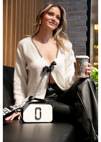 Premium Boncuk ve Fiyonk Detaylı Regular Fit V Yaka Triko Hırka Bayan Hırka 680HI00180