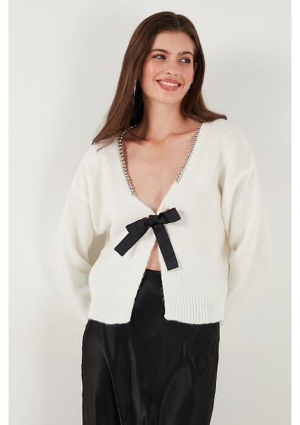 Premium Boncuk ve Fiyonk Detaylı Regular Fit V Yaka Triko Hırka Bayan Hırka 680HI00180 fırsatları