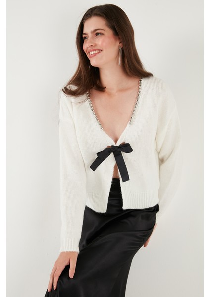 Premium Boncuk ve Fiyonk Detaylı Regular Fit V Yaka Triko Hırka Bayan Hırka 680HI00180