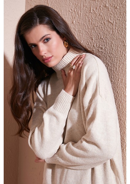 Premium Oversize Fit Balıkçı Yaka Yumuşak Dokulu Triko Kazak Bayan Kazak 680KZ00469 fiyatları