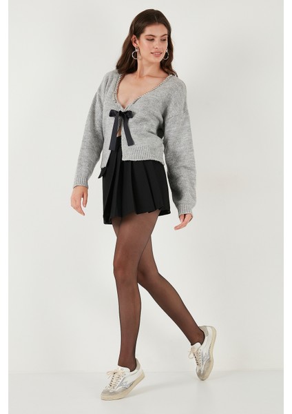 Premium Boncuk ve Fiyonk Detaylı Regular Fit V Yaka Triko Hırka Bayan Hırka 680HI00180 modelleri