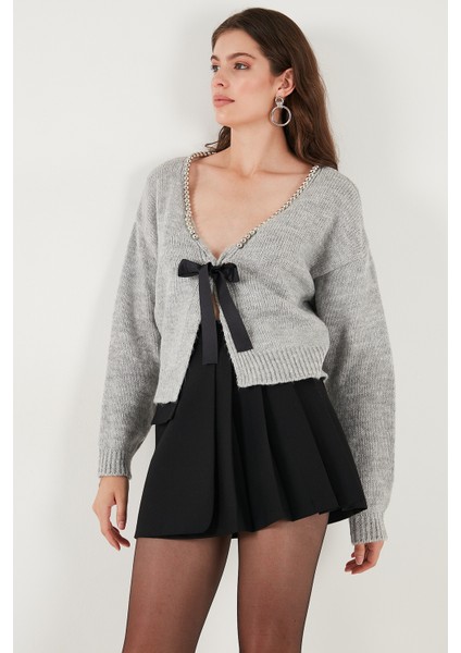 Premium Boncuk ve Fiyonk Detaylı Regular Fit V Yaka Triko Hırka Bayan Hırka 680HI00180 indirimleri