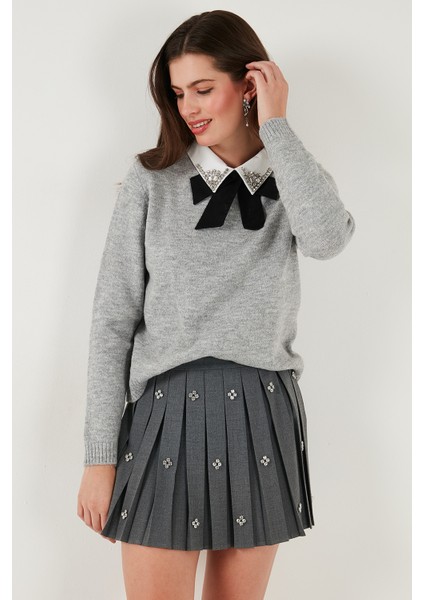 Premium Regular Fit Gömlek Yaka Yumuşak Dokulu Fiyonk Detaylı Taşlı Kazak Bayan Kazak 680KZ00035 indirimleri