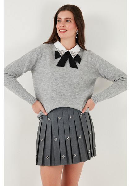 Premium Regular Fit Gömlek Yaka Yumuşak Dokulu Fiyonk Detaylı Taşlı Kazak Bayan Kazak 680KZ00035