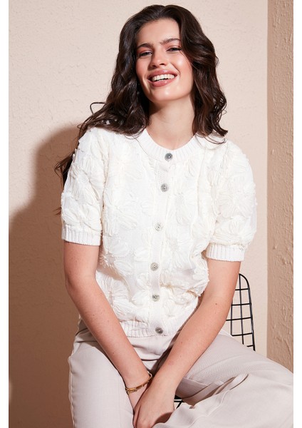 Premium Regular Fit Bisiklet Yaka Tüllü Çiçekli Kısa Kollu Hırka Bayan Hırka 680HI00386 fiyatları