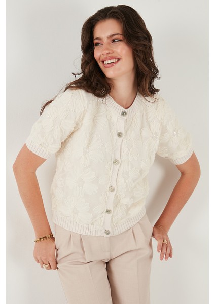 Premium Regular Fit Bisiklet Yaka Tüllü Çiçekli Kısa Kollu Hırka Bayan Hırka 680HI00386 indirimleri