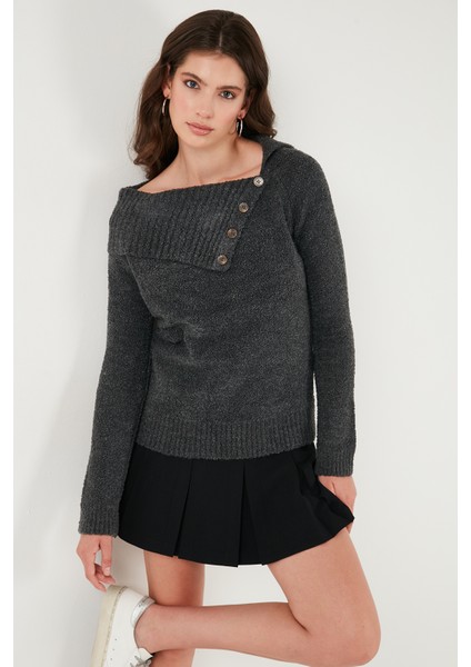 Premium Regular Fit Kayık Yaka Düğme Detaylı Kazak Bayan Kazak 680KZ002563 fırsatları