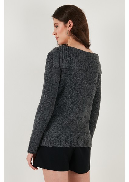 Premium Regular Fit Kayık Yaka Düğme Detaylı Kazak Bayan Kazak 680KZ002563