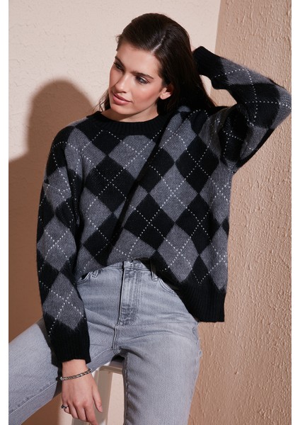 Oversize Fit Bisiklet Yaka Baklava Desenli Kazak Bayan Kazak 4615579 modelleri