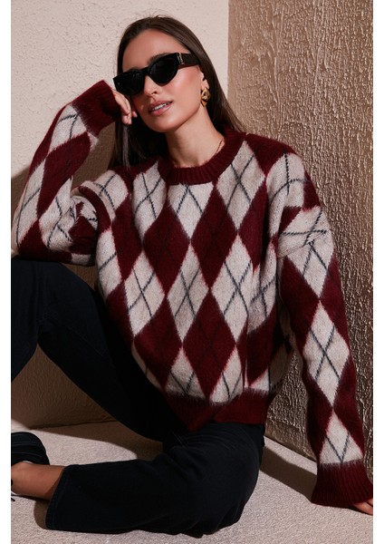 Oversize Fit Bisiklet Yaka Baklava Desenli Yumuşak Dokulu Kazak Bayan Kazak 4616223