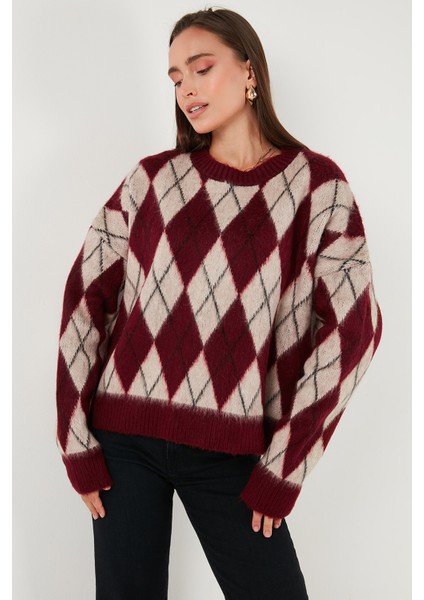 Oversize Fit Bisiklet Yaka Baklava Desenli Yumuşak Dokulu Kazak Bayan Kazak 4616223 fırsatları