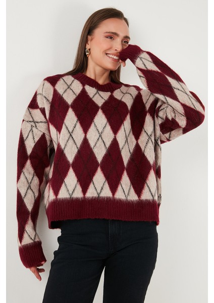 Oversize Fit Bisiklet Yaka Baklava Desenli Yumuşak Dokulu Kazak Bayan Kazak 4616223 indirimleri