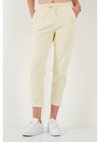 Pamuklu Normal Bel Regular Fit Düz Paça Pantolon Bayan Pantolon 668YP42282S4 modelleri