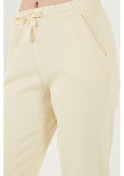 Pamuklu Normal Bel Regular Fit Düz Paça Pantolon Bayan Pantolon 668YP42282S4 indirimleri