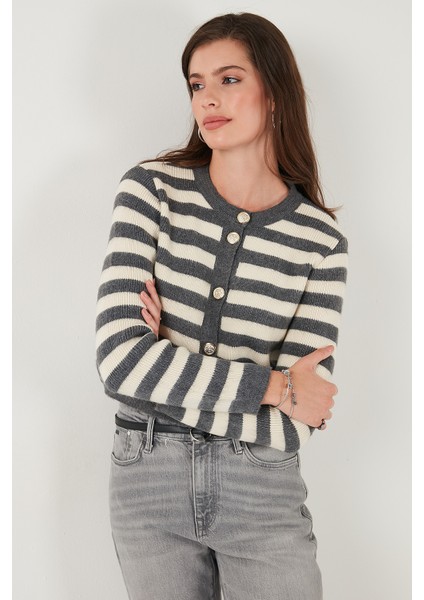 Çizgili Oversize Fit Bisiklet Yaka Düğmeli Crop Triko Hırka Bayan Hırka 4615567