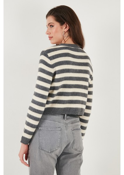 Çizgili Oversize Fit Bisiklet Yaka Düğmeli Crop Triko Hırka Bayan Hırka 4615567