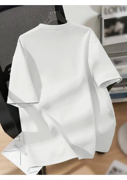 Modern Tasarımlı Beyaz Oversize Bisiklet Yaka T-Shirt