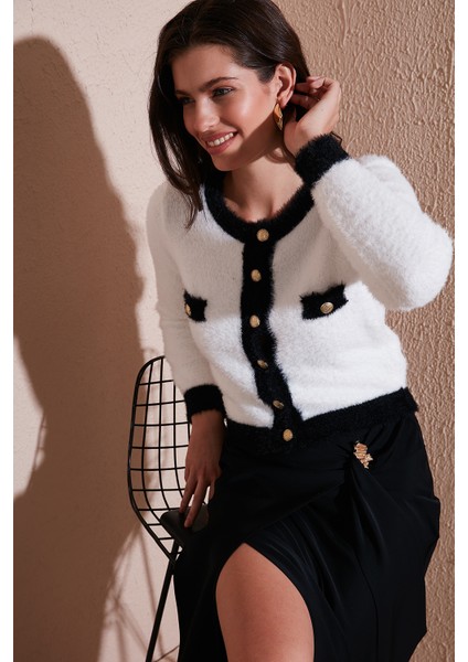 Premium Fitted Fit Bisiklet Yaka Düğmeli Tüylü Triko Hırka Bayan Hırka 680HI00549 modelleri