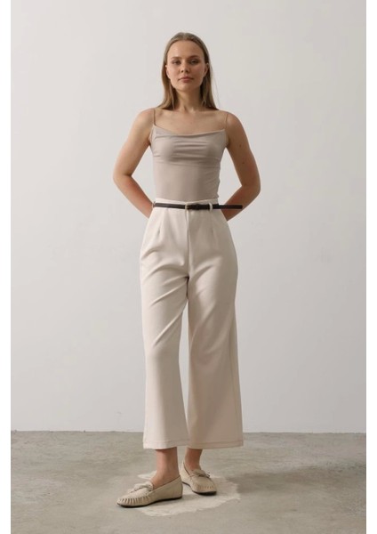 Detaylı Bej Pantolon