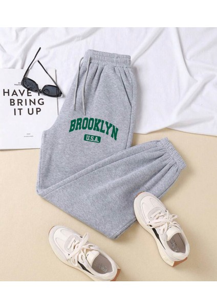 Rahat Kalıp Paça Lastikli Cepli Yeşil Brooklyn Baskılı Jogger Alt Eşofman