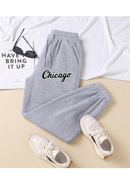Rahat Kalıp Paça Lastikli Cepli Chicago Baskılı Jogger Alt Eşofman