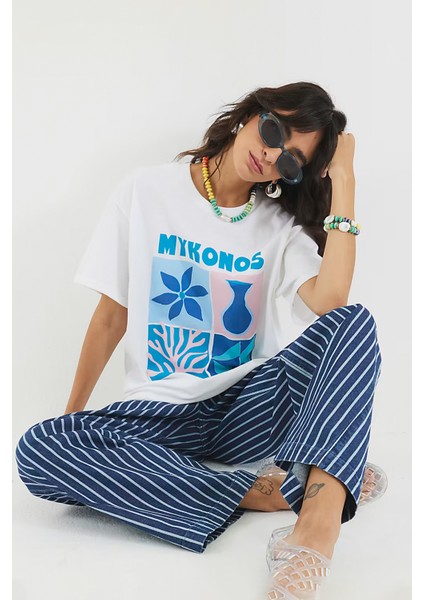 Kadın Oversize Tişört – Beyaz – %100 Pamuk – Mykonos Temalı Yazlık Rahat Kalıp