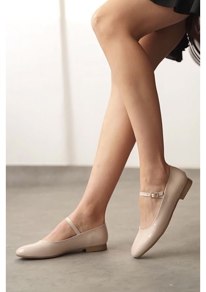 Krem Kemer Detaylı Kadın Babet