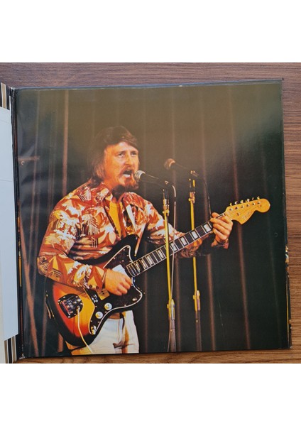 The Ventures – On Stage '73 fırsatları