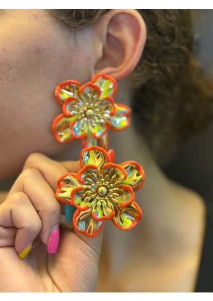 Çelik Renkli Çiçekli Kadın Küpe