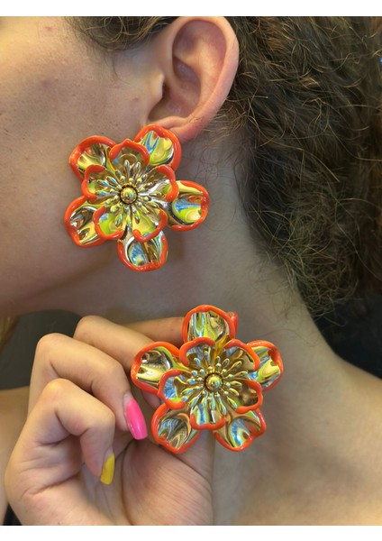 Çelik Renkli Çiçekli Kadın Küpe modelleri