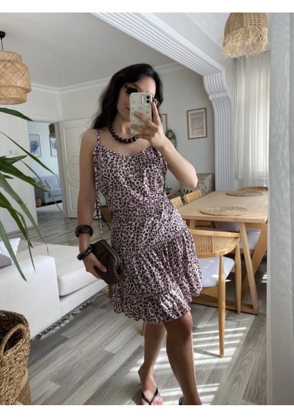 Kadın Askılı V Yaka Beli Pileli Leopar Desen Eteği Fırfırlı Süprem Elbise