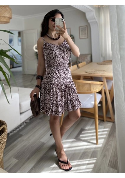 Kadın Askılı V Yaka Beli Pileli Leopar Desen Eteği Fırfırlı Süprem Elbise fırsatları
