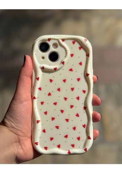 iPhone 13 Uyumlu Kenarları Dalgalı Kalp Baskılı Beyaz Kılıf fiyatları
