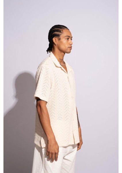 Erkek V Desen Kısa Kollu Oversize Gömlek Beyaz modelleri