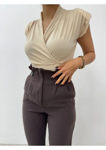 Sıfır Kol Vatkalı Kruvaze Model Sandy Bluz -Bej indirimleri
