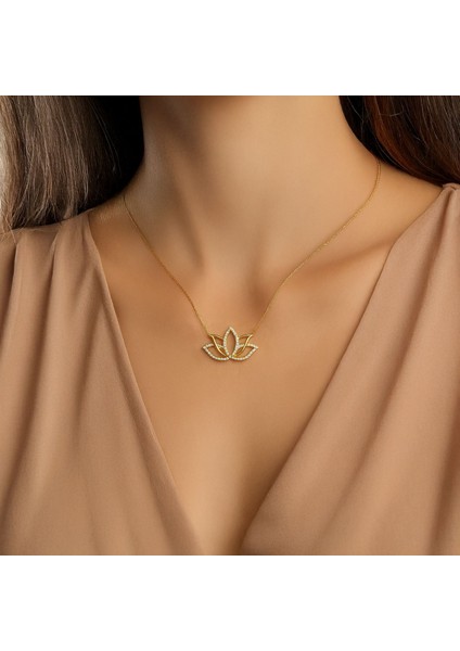 Işıklı Kutuda Taşlı Lotus Çiçeği Altın Kaplama Gümüş Kolye modelleri