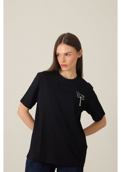 Siyah Bisiklet Yaka Taş Detaylı Baskılı Kısa Kollu T-Shirt