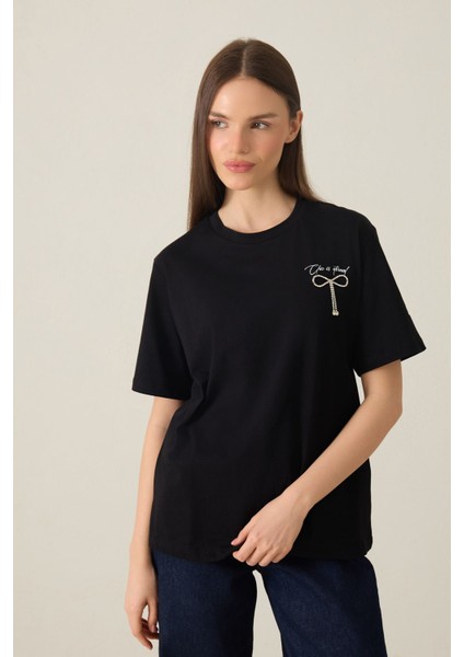 Siyah Bisiklet Yaka Taş Detaylı Baskılı Kısa Kollu T-Shirt fırsatları